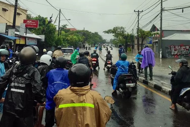 Banjir menerjang sejumlah wilayah di Bali pada 10 September 2025. (X@ladyofneptune__)